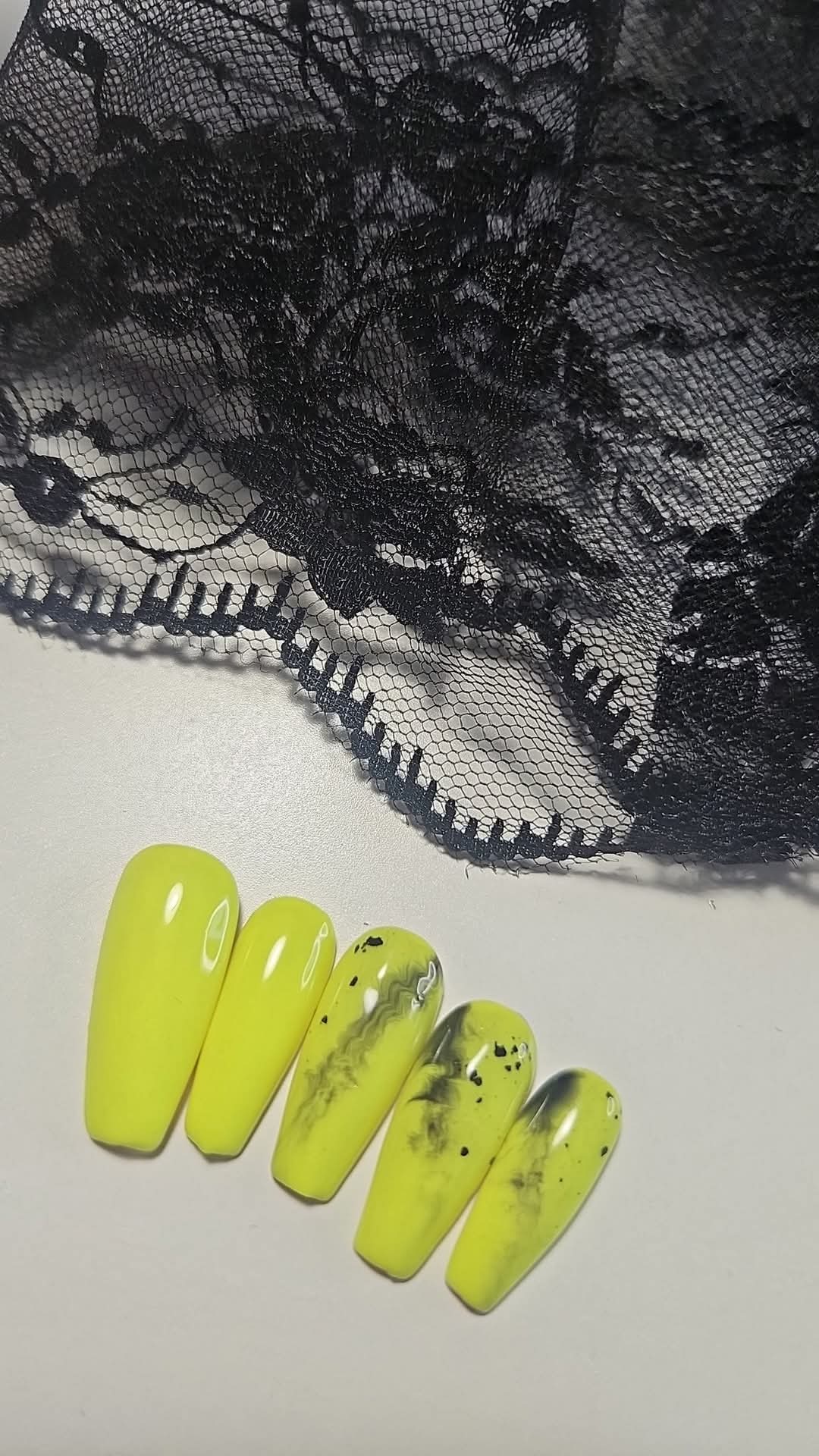 Press - on nails Marbré et Néon Pressonnailsdesign