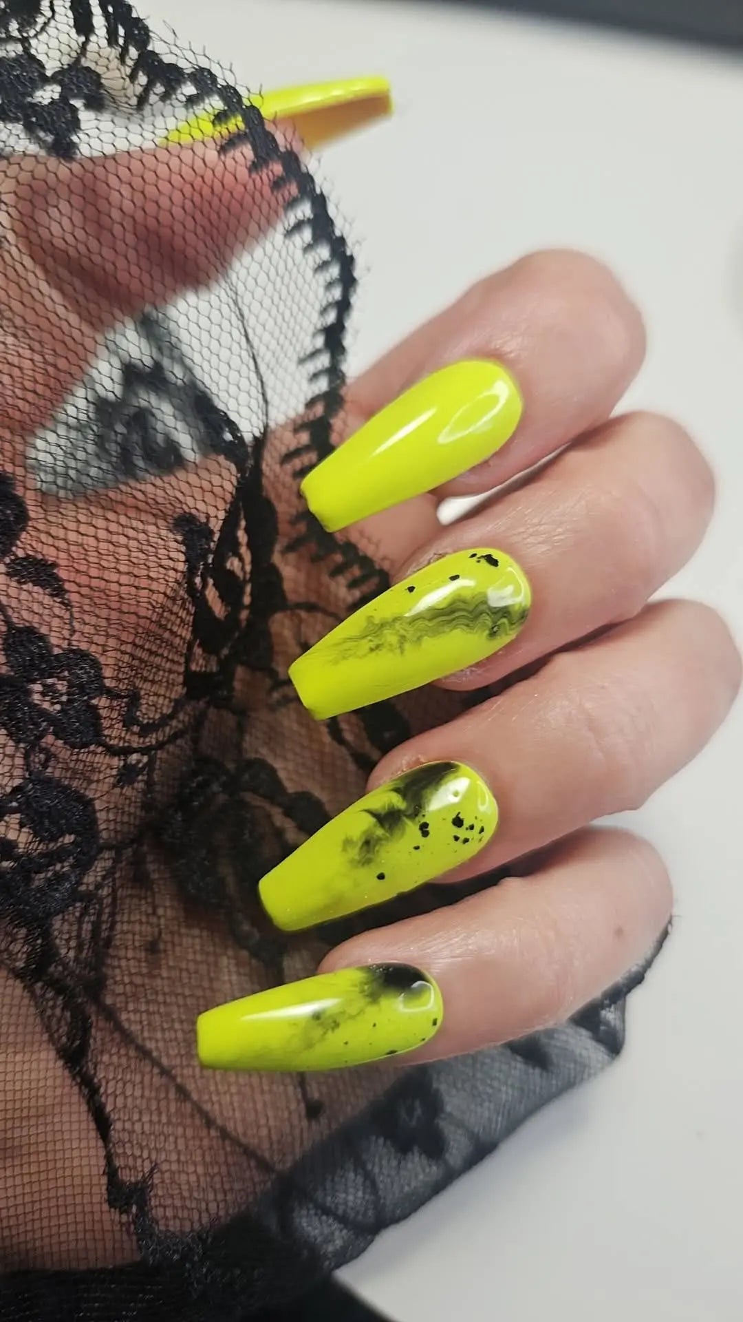 Press - on nails Marbré et Néon Pressonnailsdesign