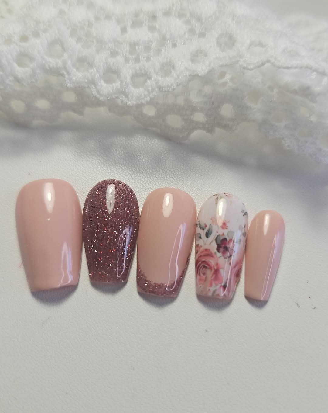 Press - on Nails Rose Éclat et Douceur florale Pressonnailsdesign
