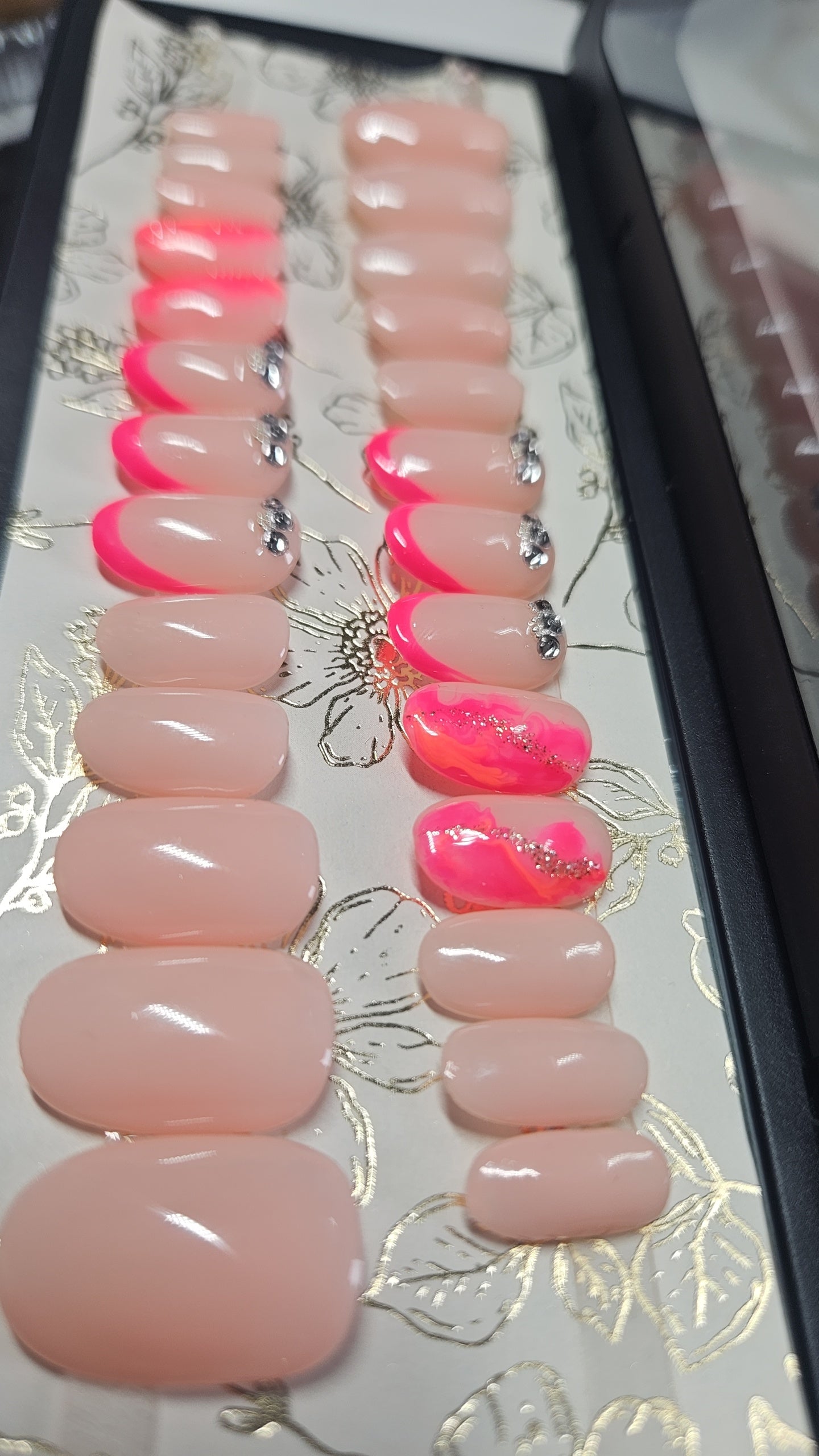 Press-on nails French Marbré Pressonnailsdesign