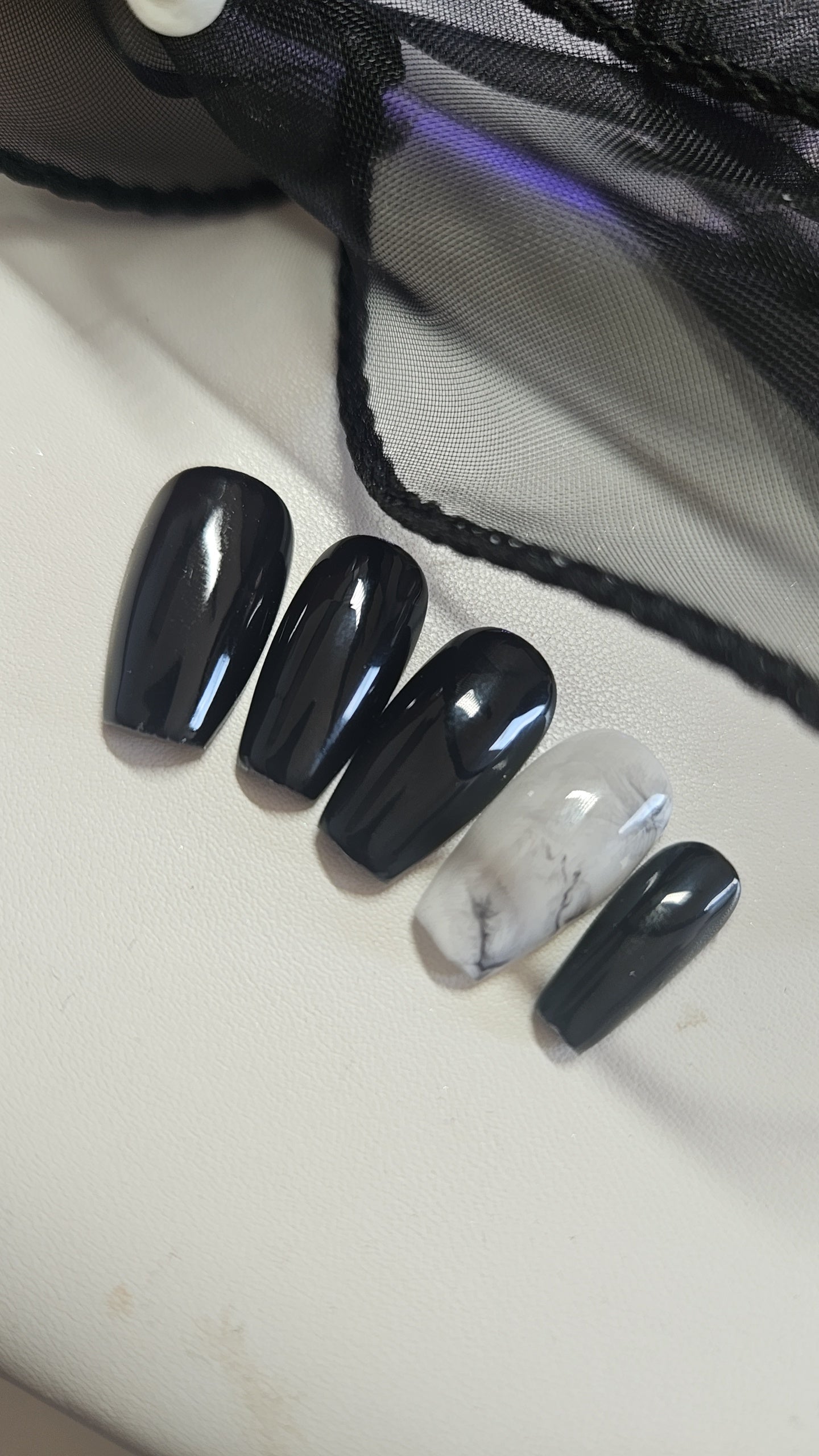Press-on nails Elegance Noire & Marbré Pressonnailsdesign