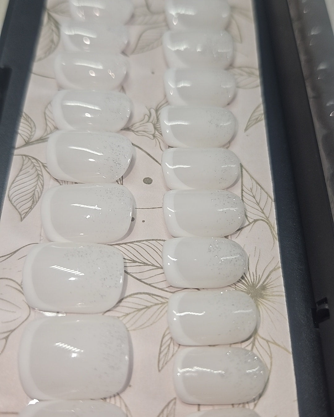 Press-On Nails Lait de Lune & Pluie d’Éclats Pressonnailsdesign