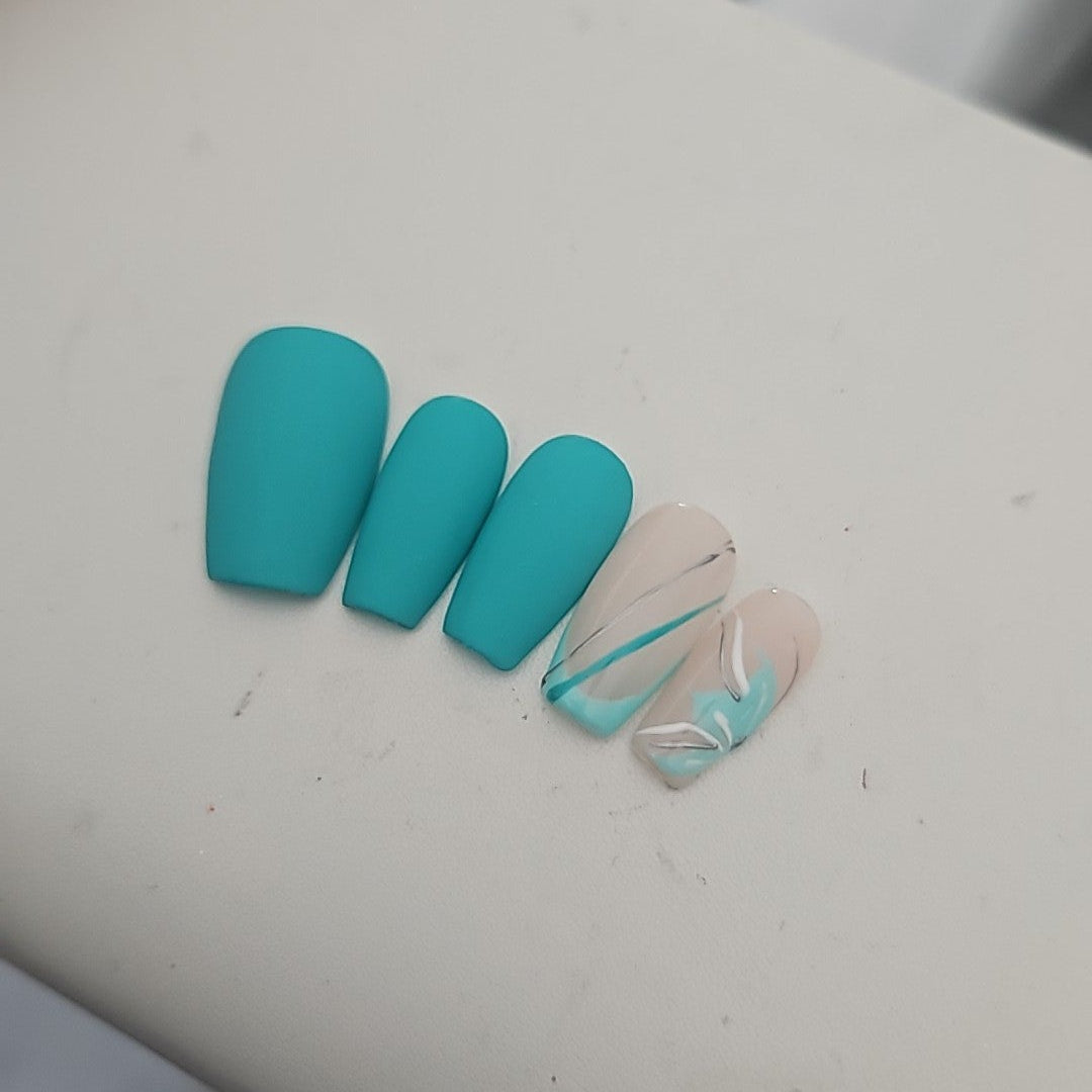 Press-On Nails Graphique Saphir D ' Eau Pressonnailsdesign