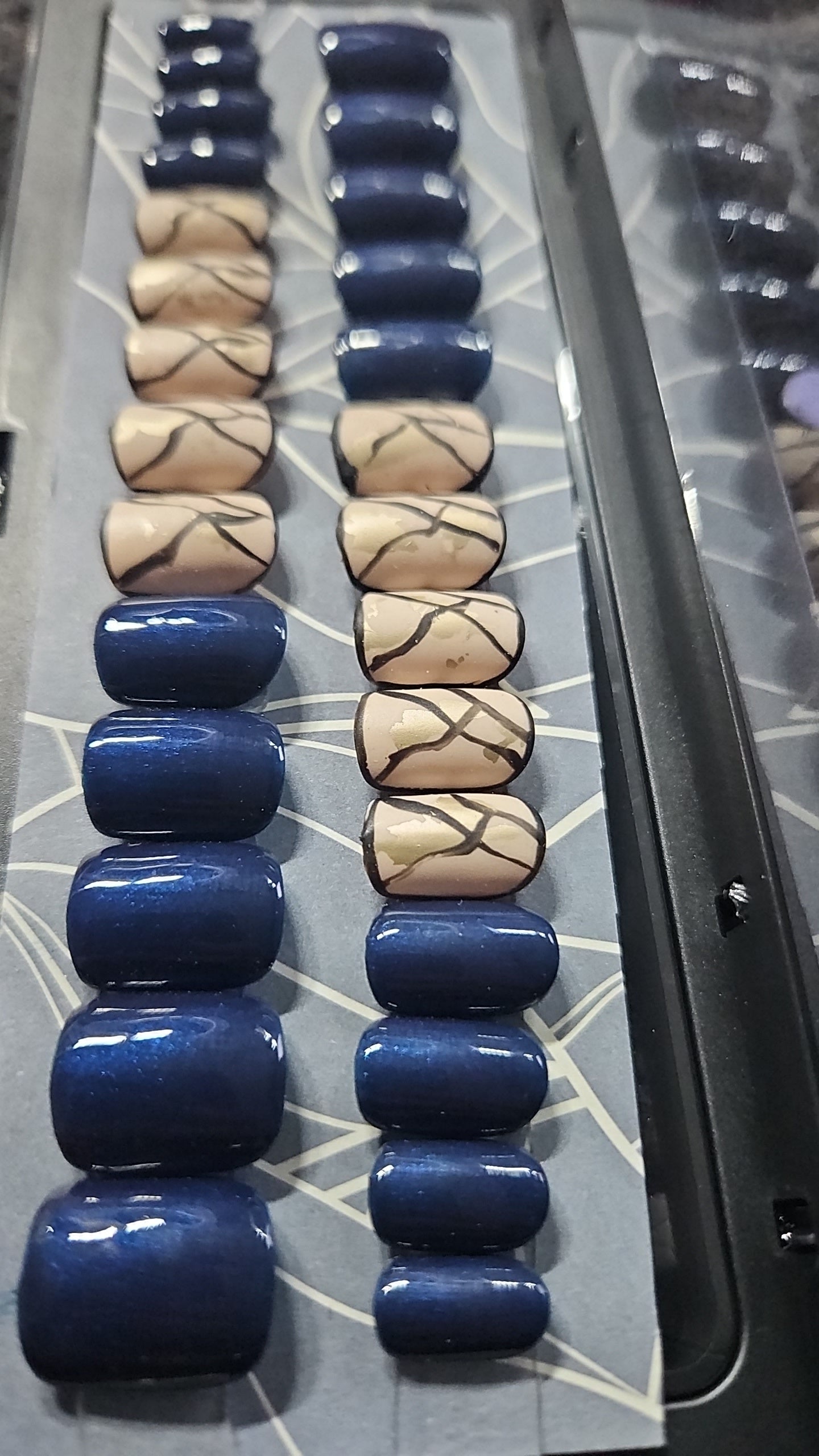 Press-on Nails Élégance Marine Pressonnailsdesign