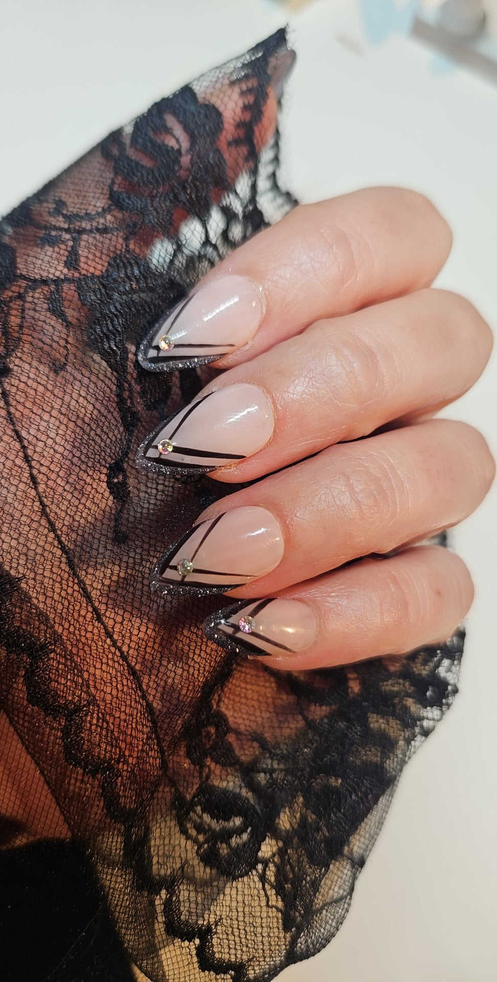 Press-On Nails French Noir Glamour aux Strass Pressonnailsdesign