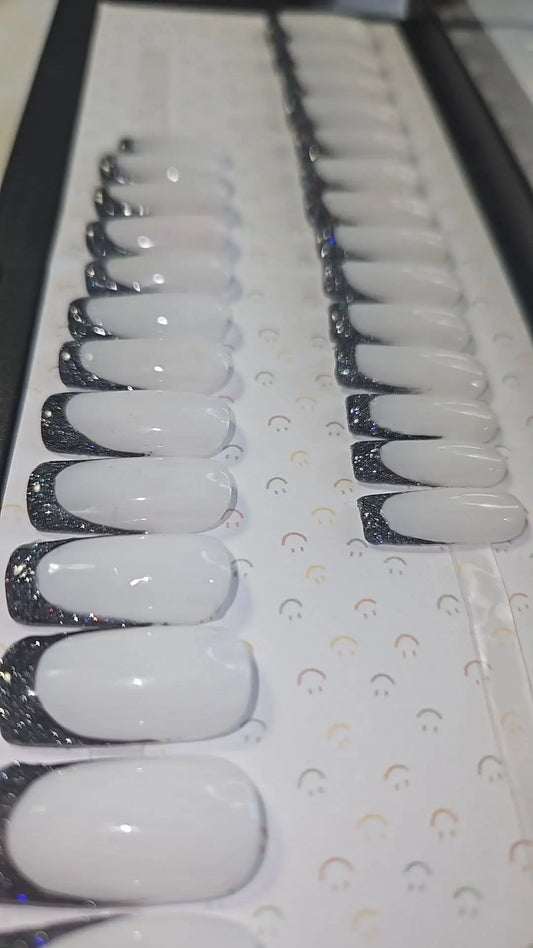 Press- on Nails French laiteuse eT Paillettes Pressonnailsdesign