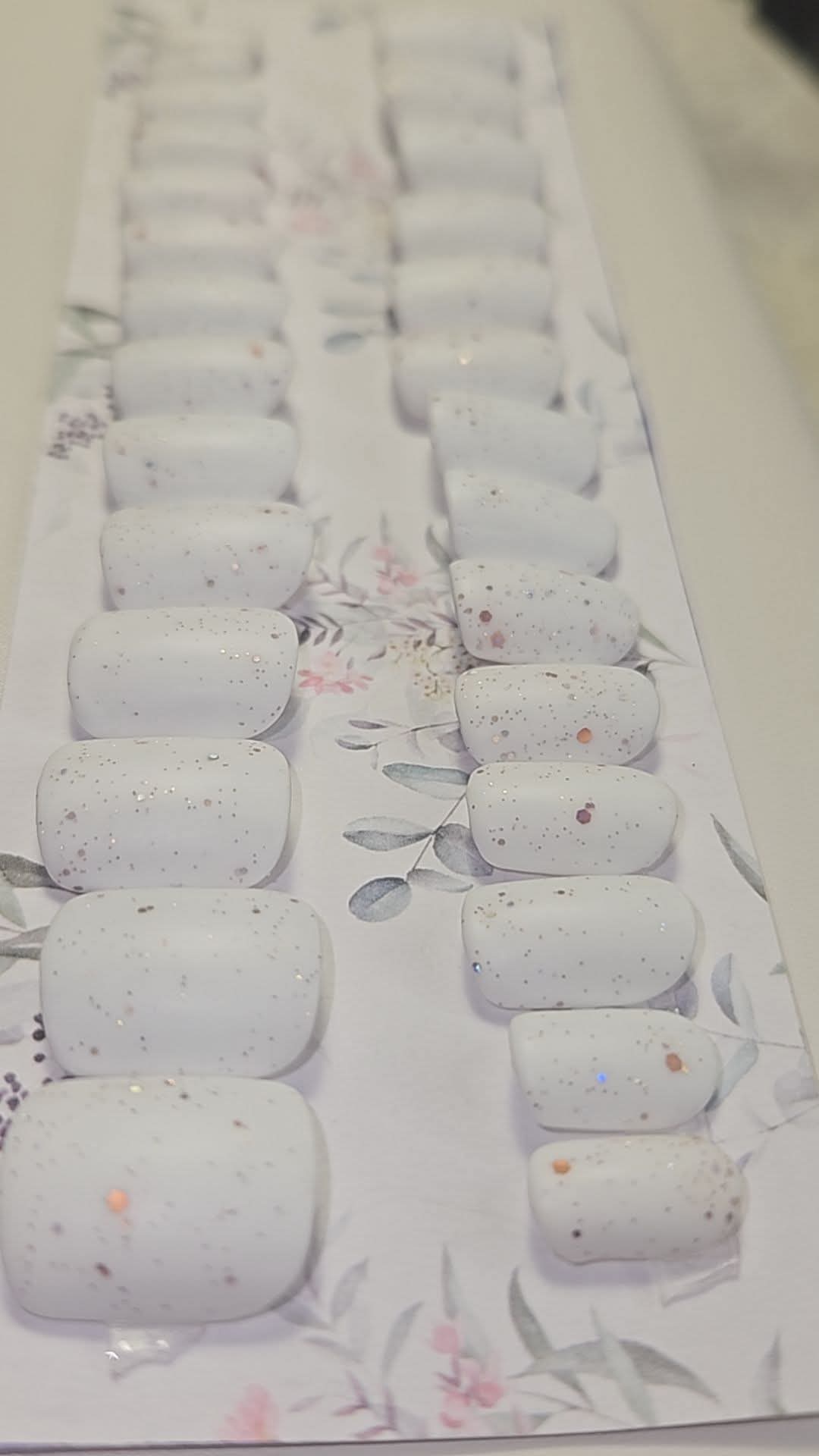 Press - on Nails  Neige Scintillante Pressonnailsdesign