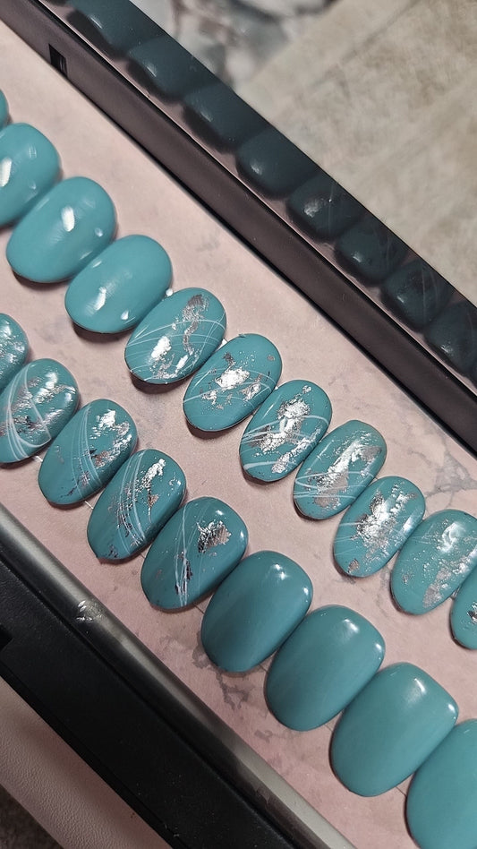 Press-on nails bleu océan & éclats argentés Pressonnailsdesign