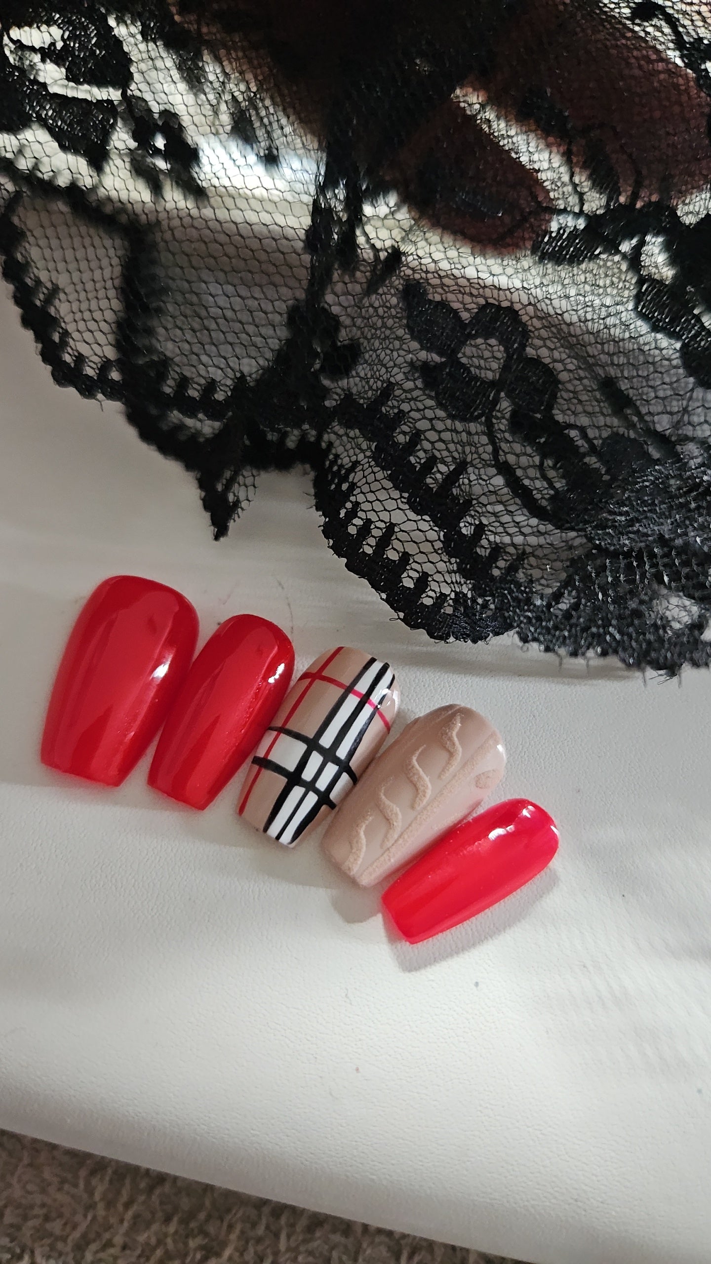 Press-on nails Burberry Pressonnailsdesign
