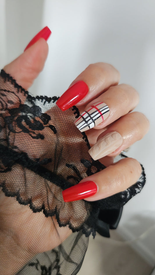 Press-on nails Burberry Pressonnailsdesign