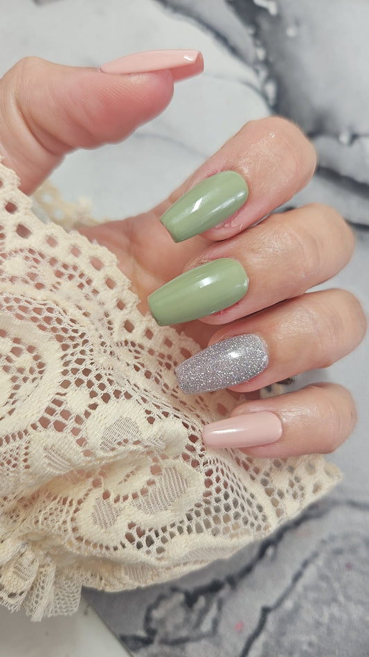 Press-on nails Olive & Pink Pressonnailsdesign