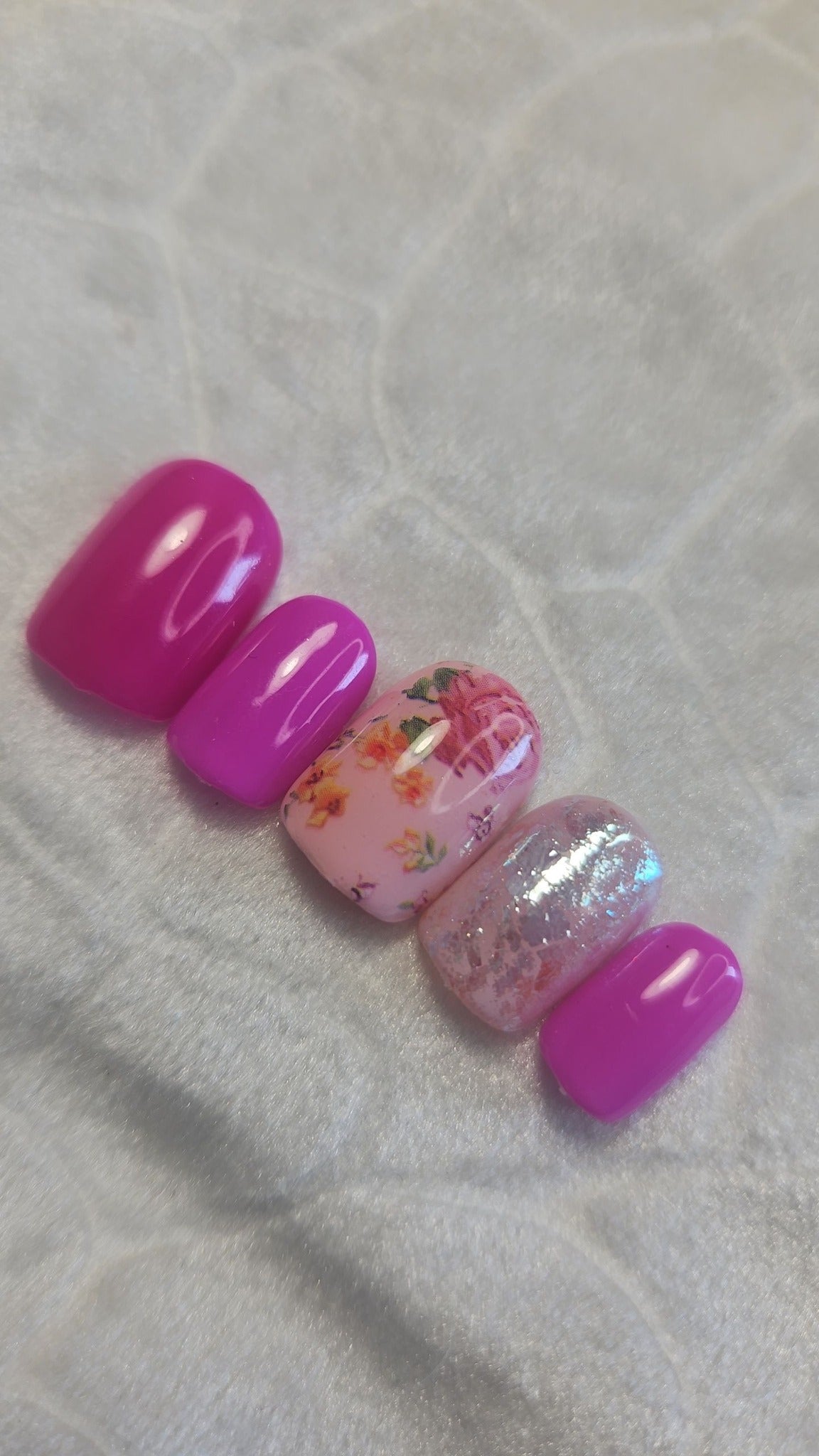 Press -  on Nails Fuchsia Fleurie & Éclat Pailleté Pressonnailsdesign