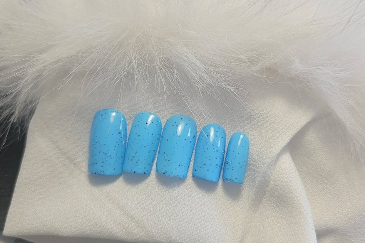 Press - on  Nails Bleu Céleste & Éclats Noirs Pressonnailsdesign