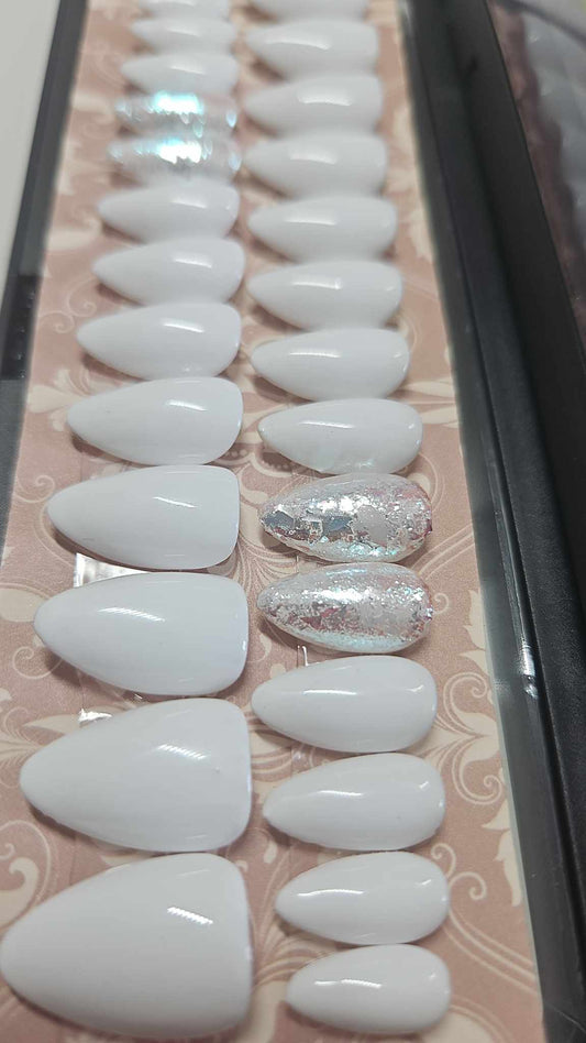 Press-on Nails Argent sur Neige Pressonnailsdesign
