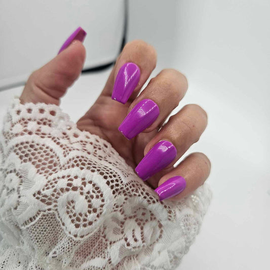 Press - on Nails  Violet Folie Pressonnailsdesign