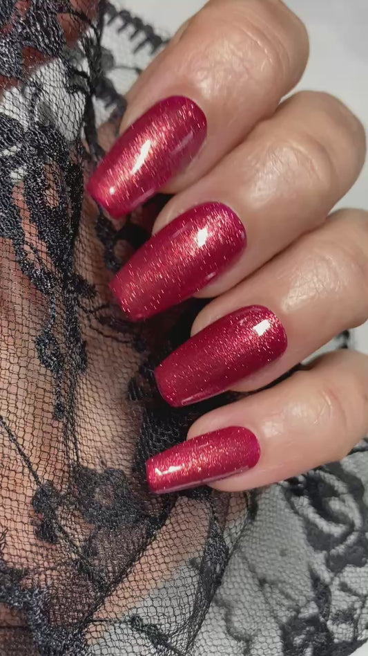 Press-On Nail's Rouge Scintillant