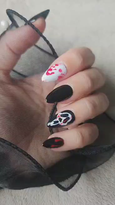 Press-On Nails Dark Scream