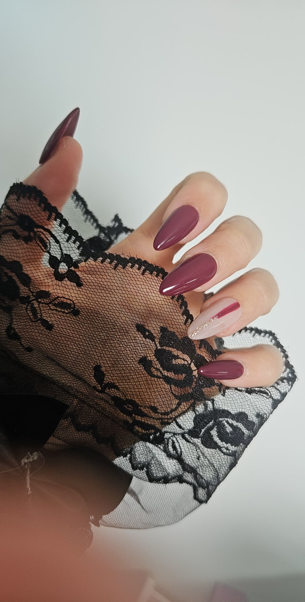 Élégance Cerise Pressonnailsdesign