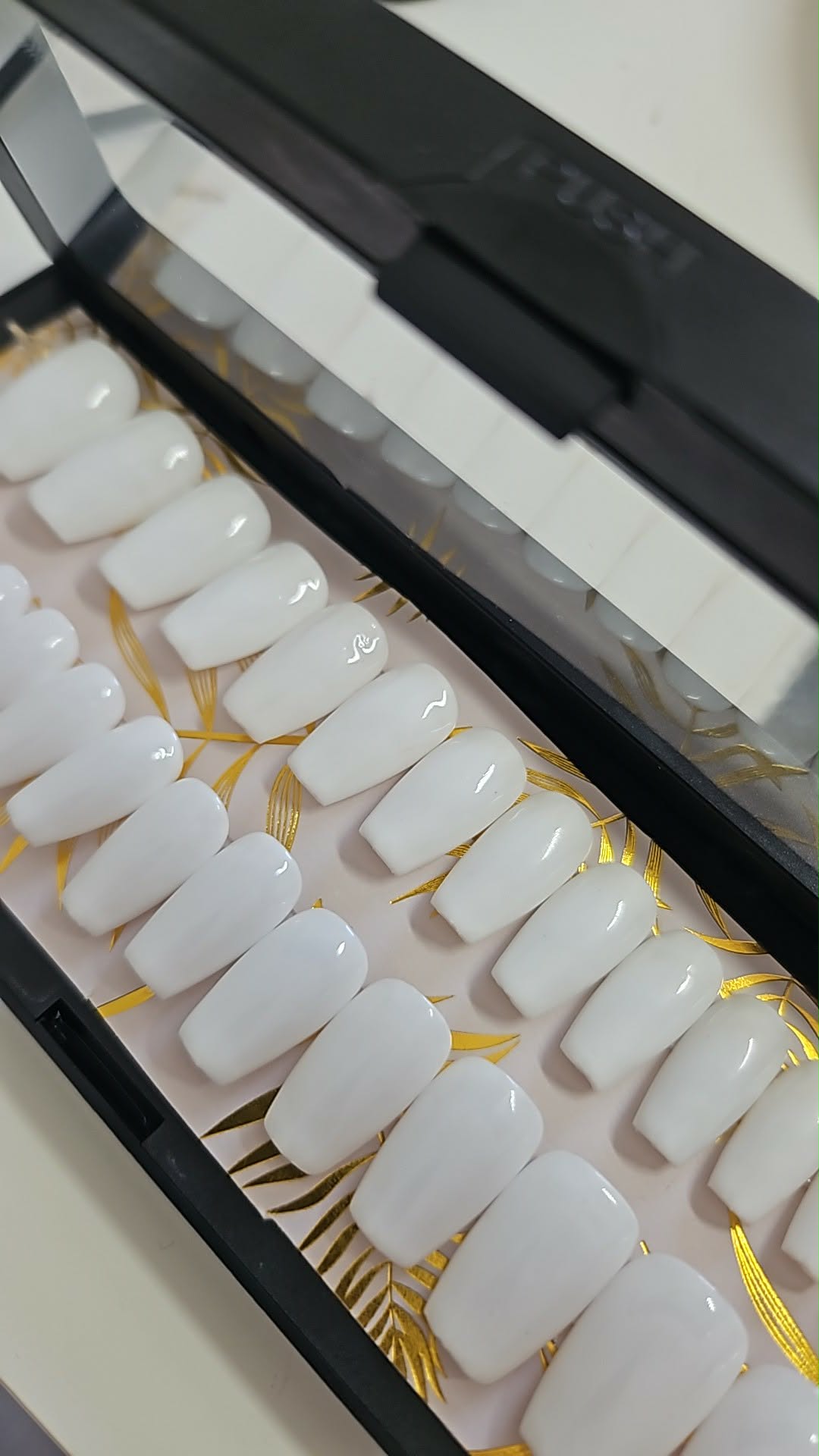Press-On Nails white Pressonnailsdesign