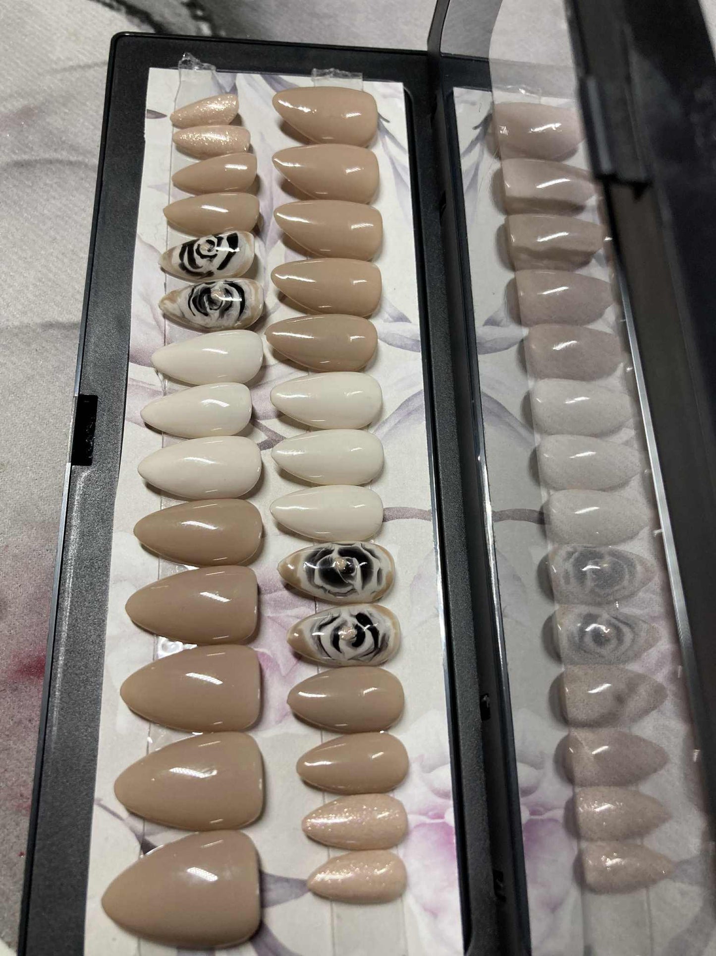 Press-On Nails Élégance Nude & florale Pressonnailsdesign