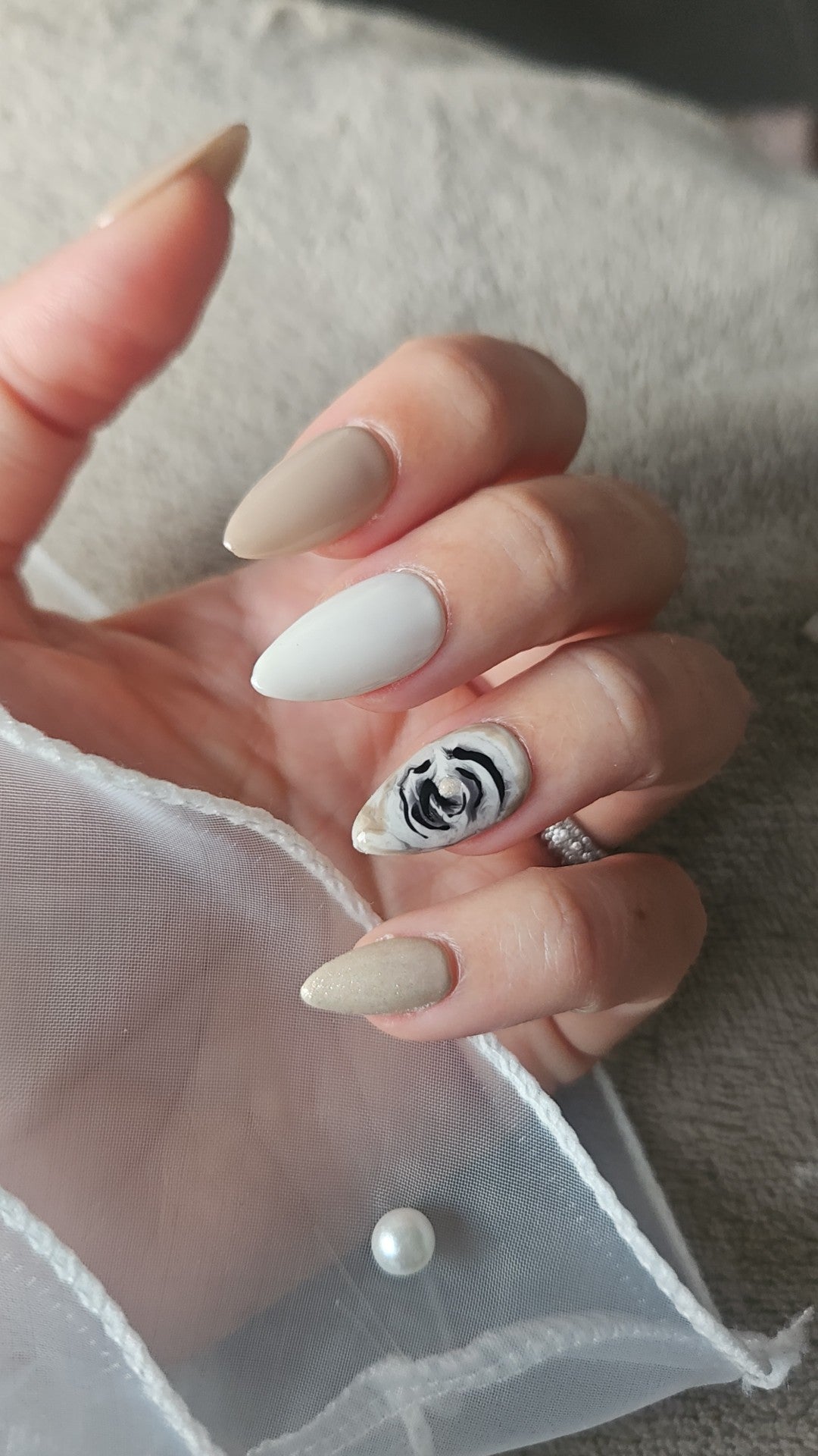 Press-On Nails Élégance Nude & florale Pressonnailsdesign