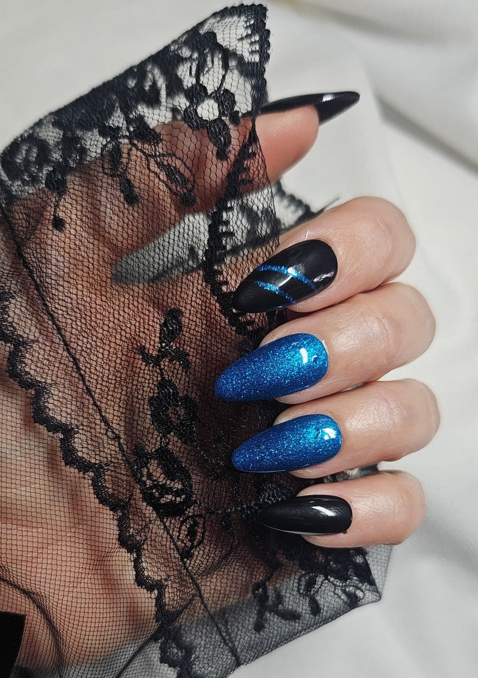 Press-On Nails Élégance Noir & Bleu Pressonnailsdesign