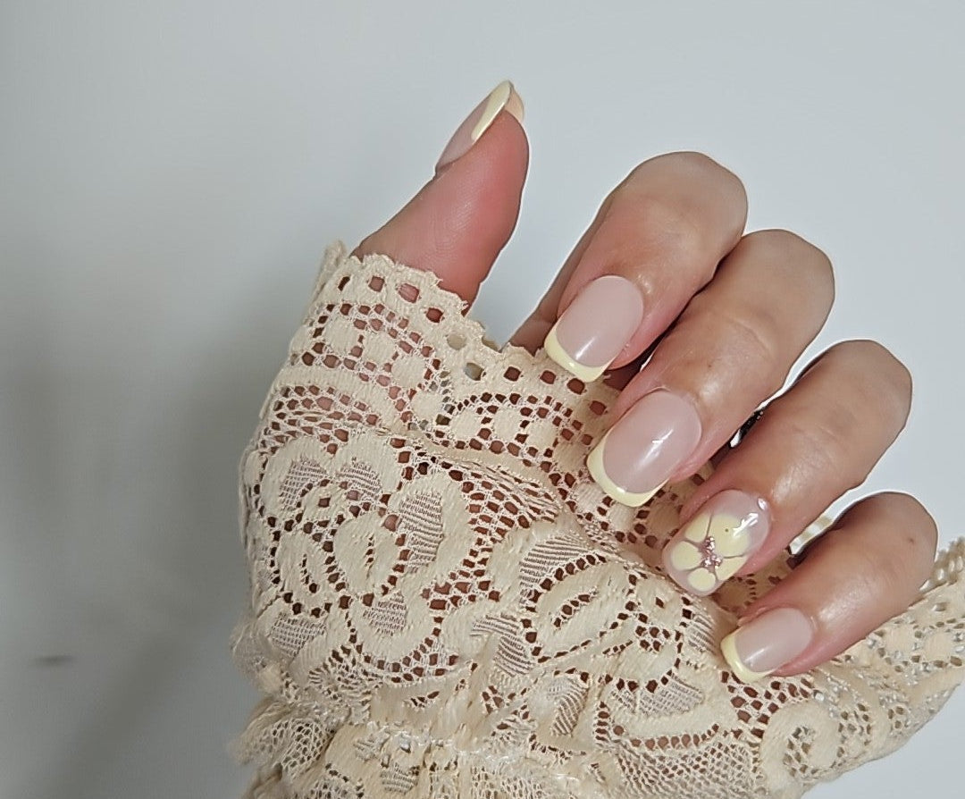 Press-On Nails Amour Lace Pressonnailsdesign