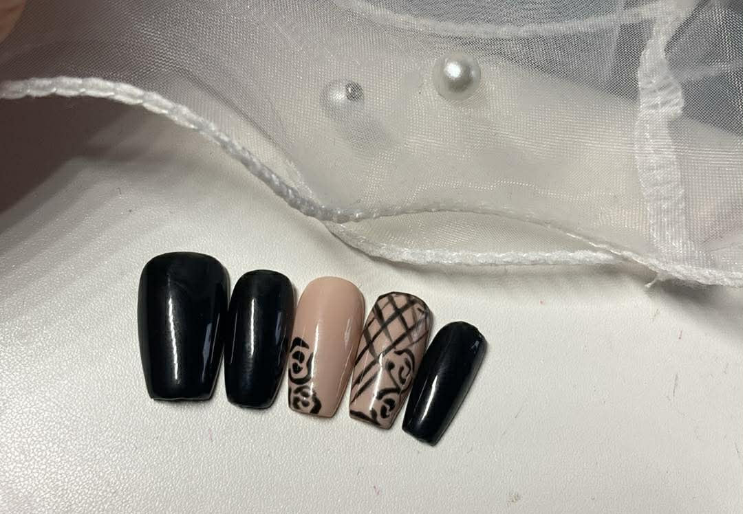Press-On Nails Nude et Rose de Nuit Pressonnailsdesign