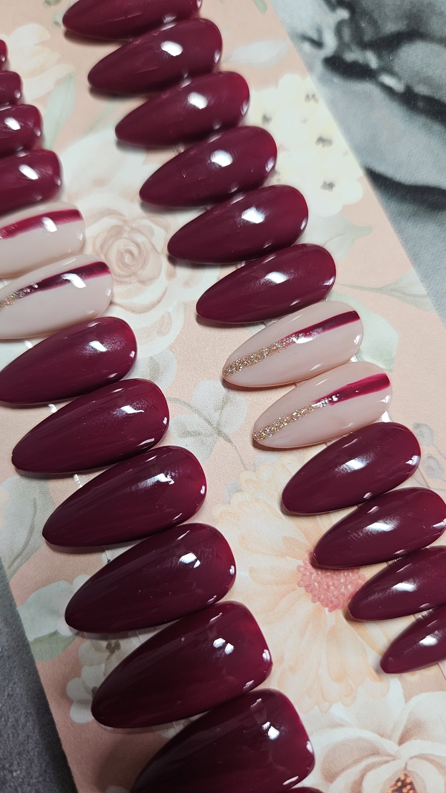 Élégance Cerise Pressonnailsdesign