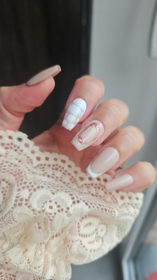 Press-on nails Cadre de Lumière Pressonnailsdesign