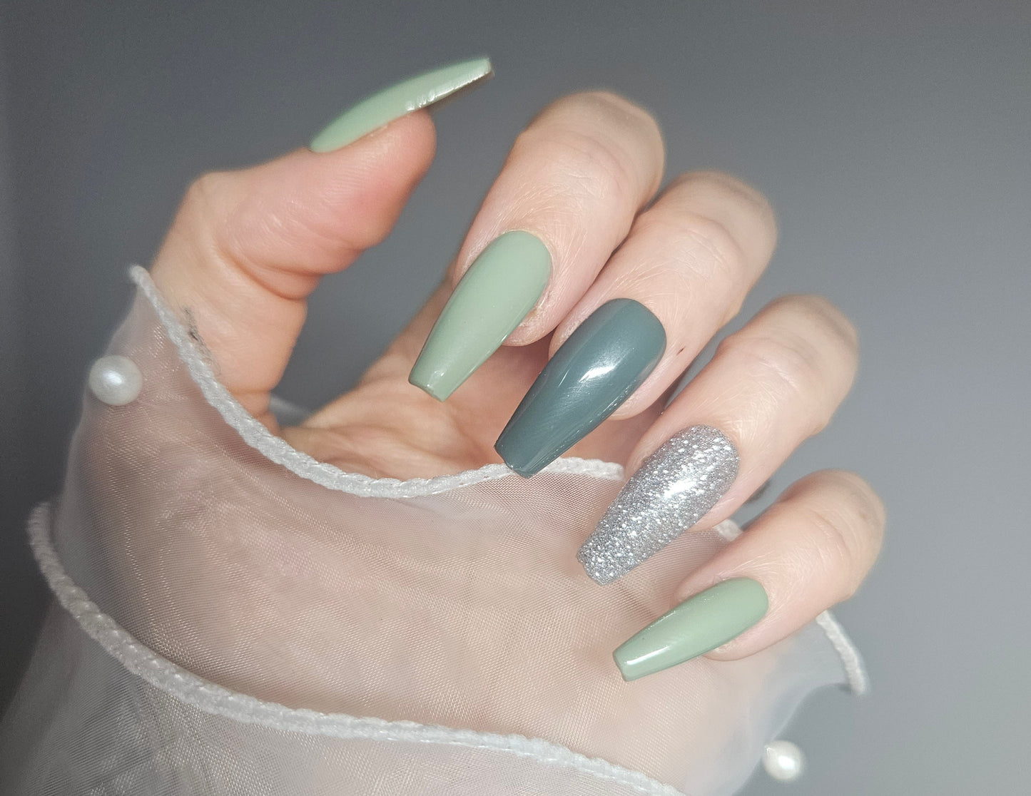 Press-On Nails Sauge Étincelante