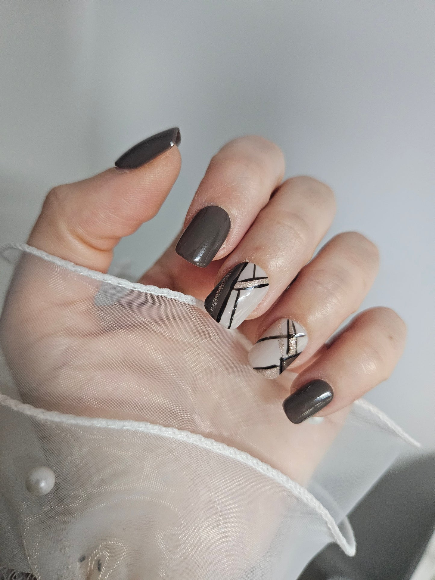Press-On Nails Nail Art Chic en Tons Neutres Pressonnailsdesign