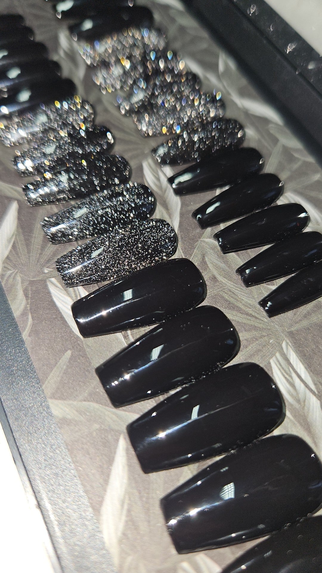 Press-On Nails Noir Galaxie Pressonnailsdesign