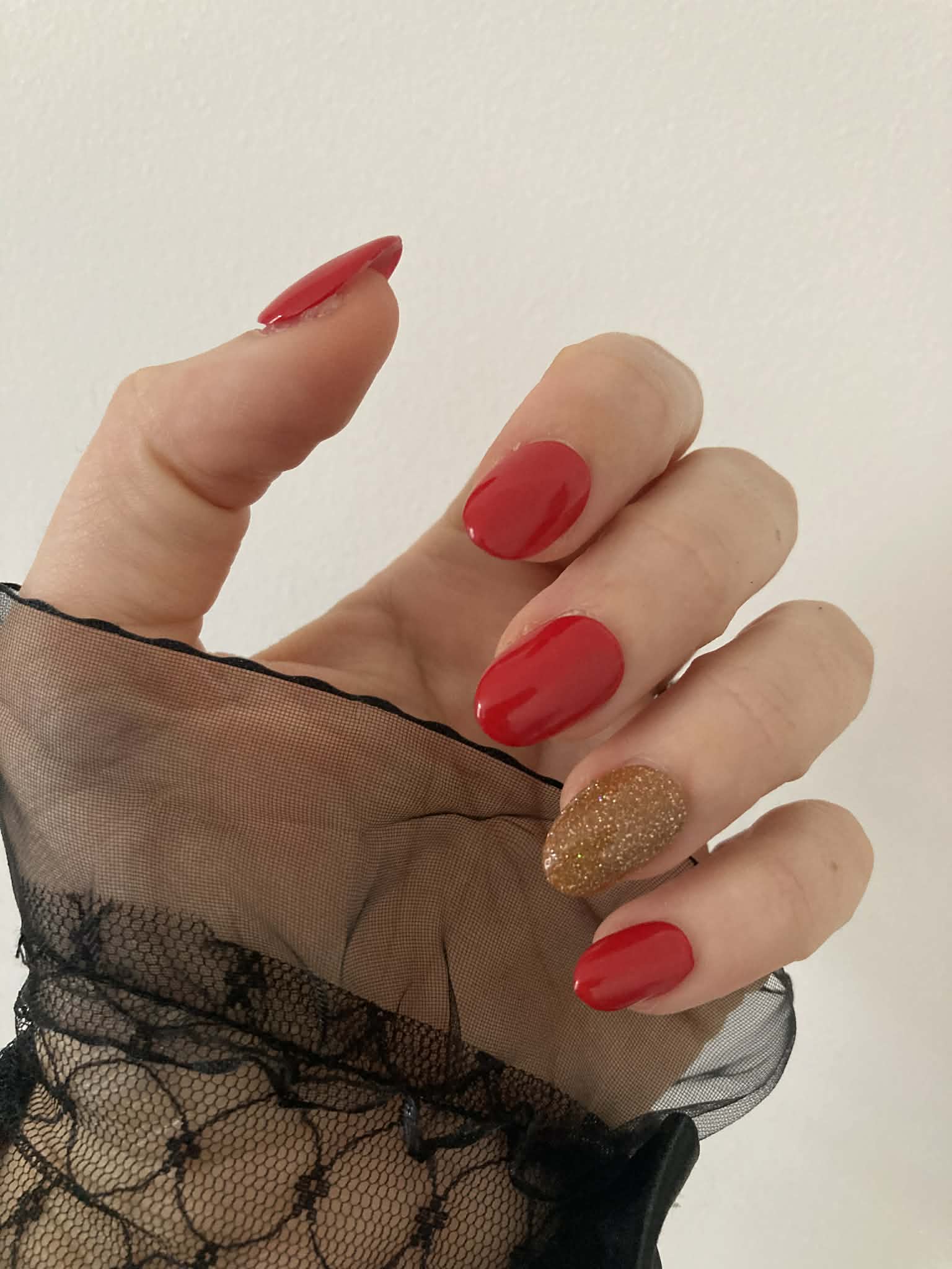 Press-On Nails Rouge Élégant & Accent Doré Pailleté Pressonnailsdesign
