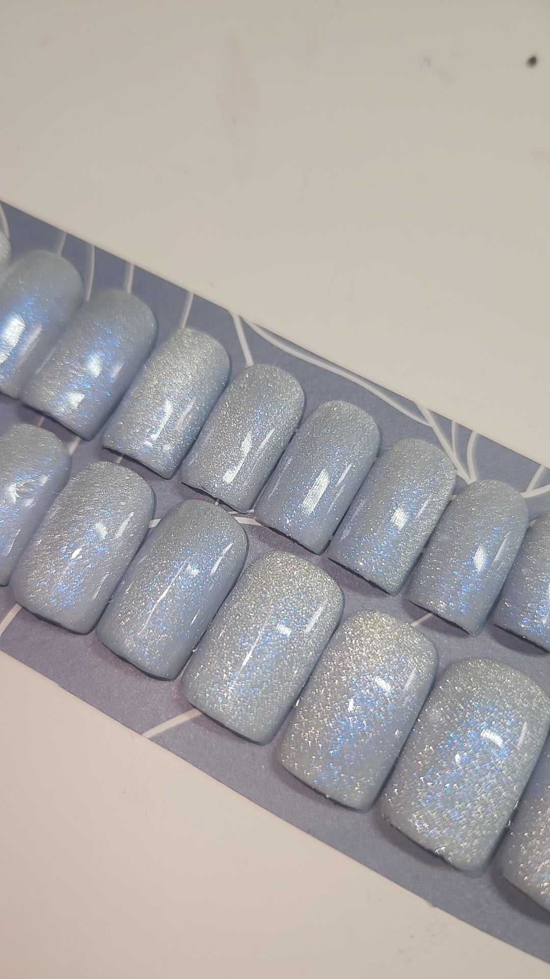 Press-On Nails Éclat glacé argenté Pressonnailsdesign