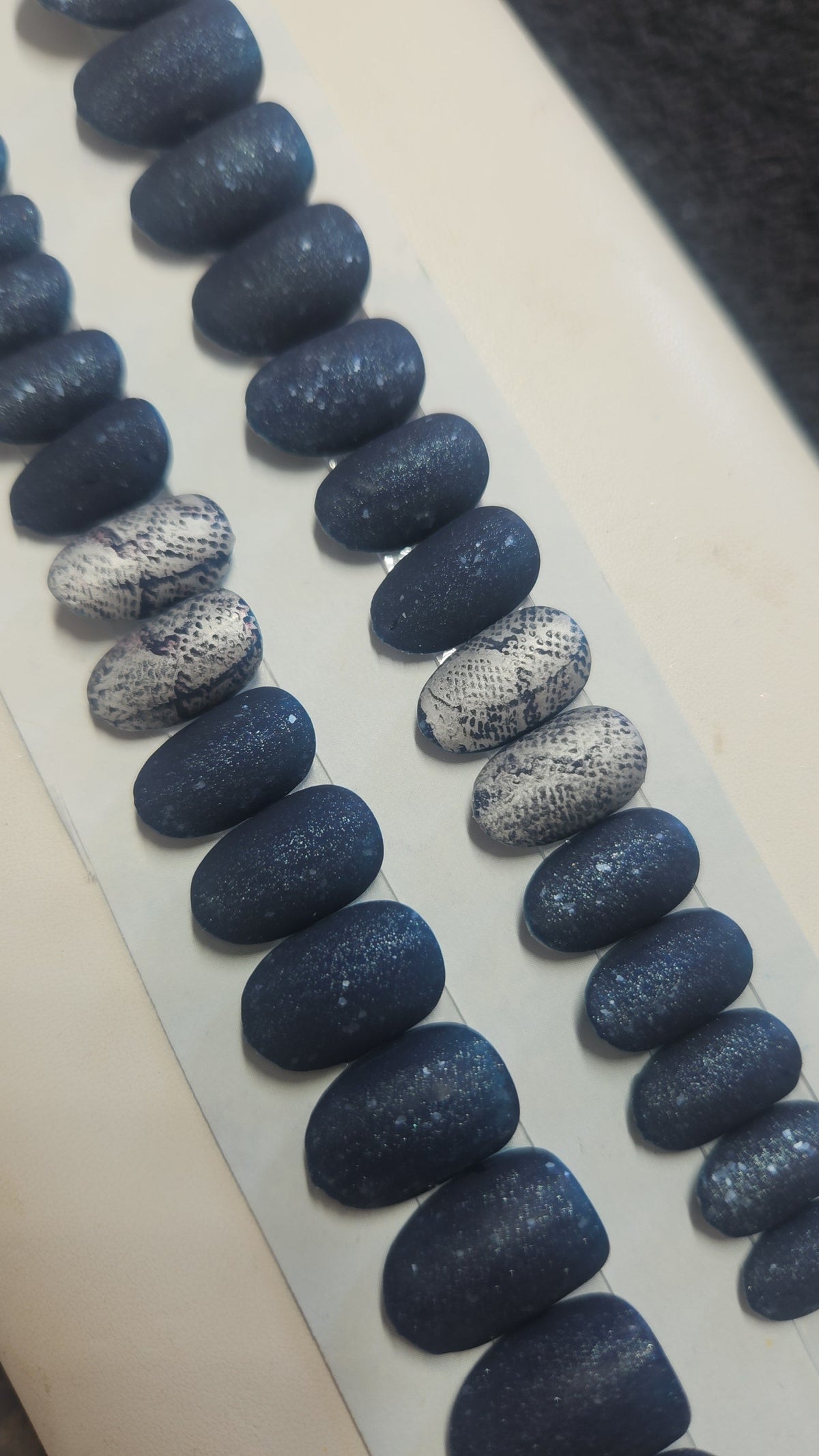 Press-On Nails Nuit Cuir & Serpent Pressonnailsdesign