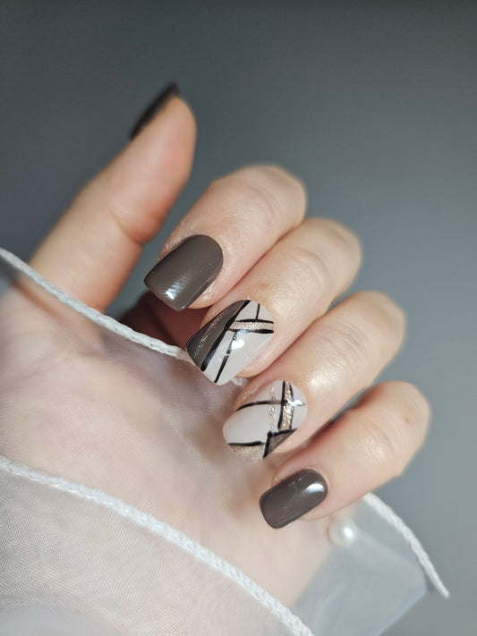 Press-On Nails Nail Art Chic en Tons Neutres Pressonnailsdesign