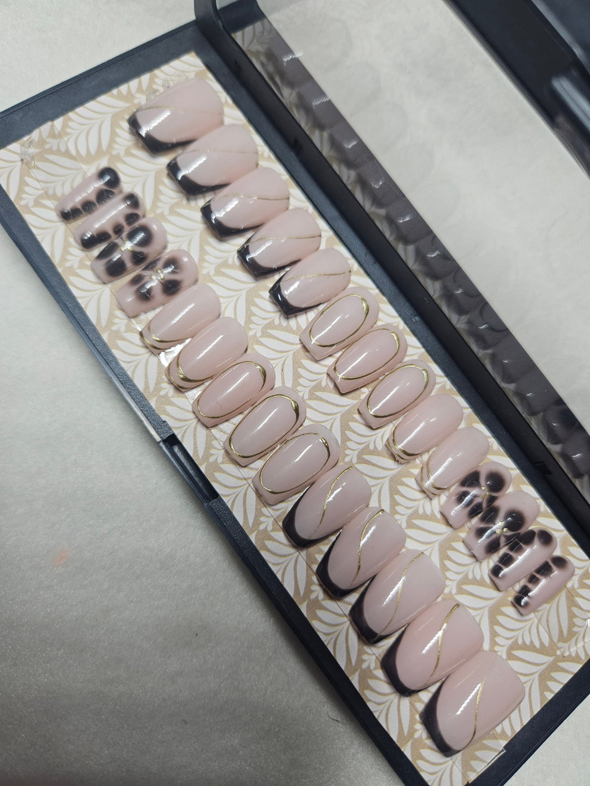 Press-On Nails Élégance  Dorée Pressonnailsdesign