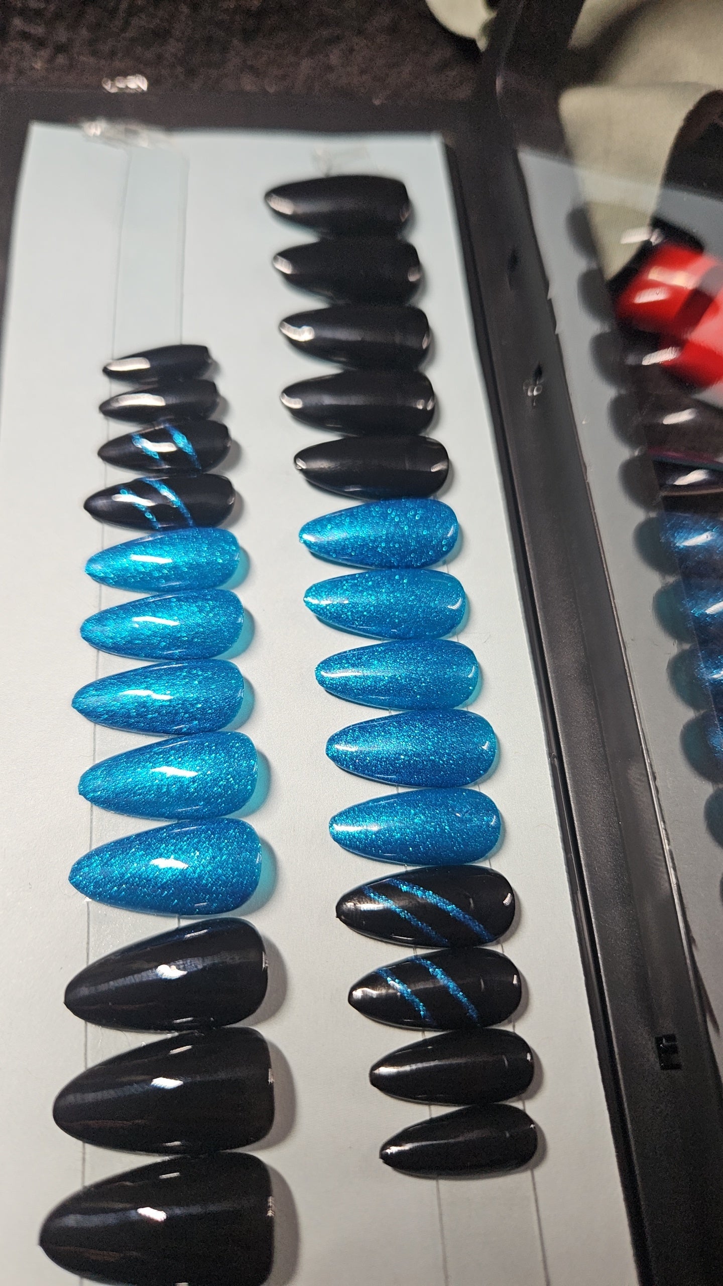 Press-On Nails Élégance Noir & Bleu Pressonnailsdesign