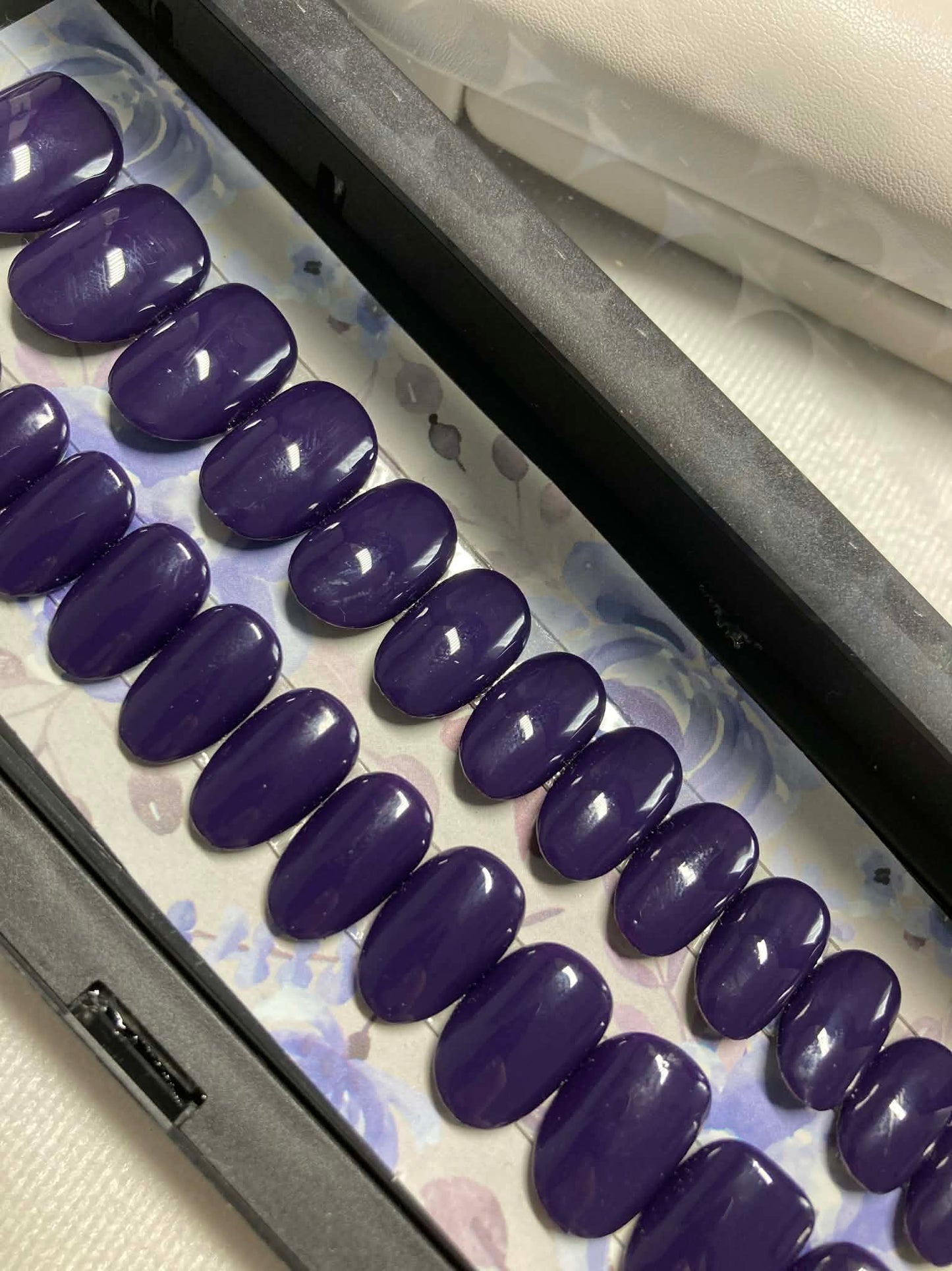 Press-On Nail's Violet Impérial Pressonnailsdesign