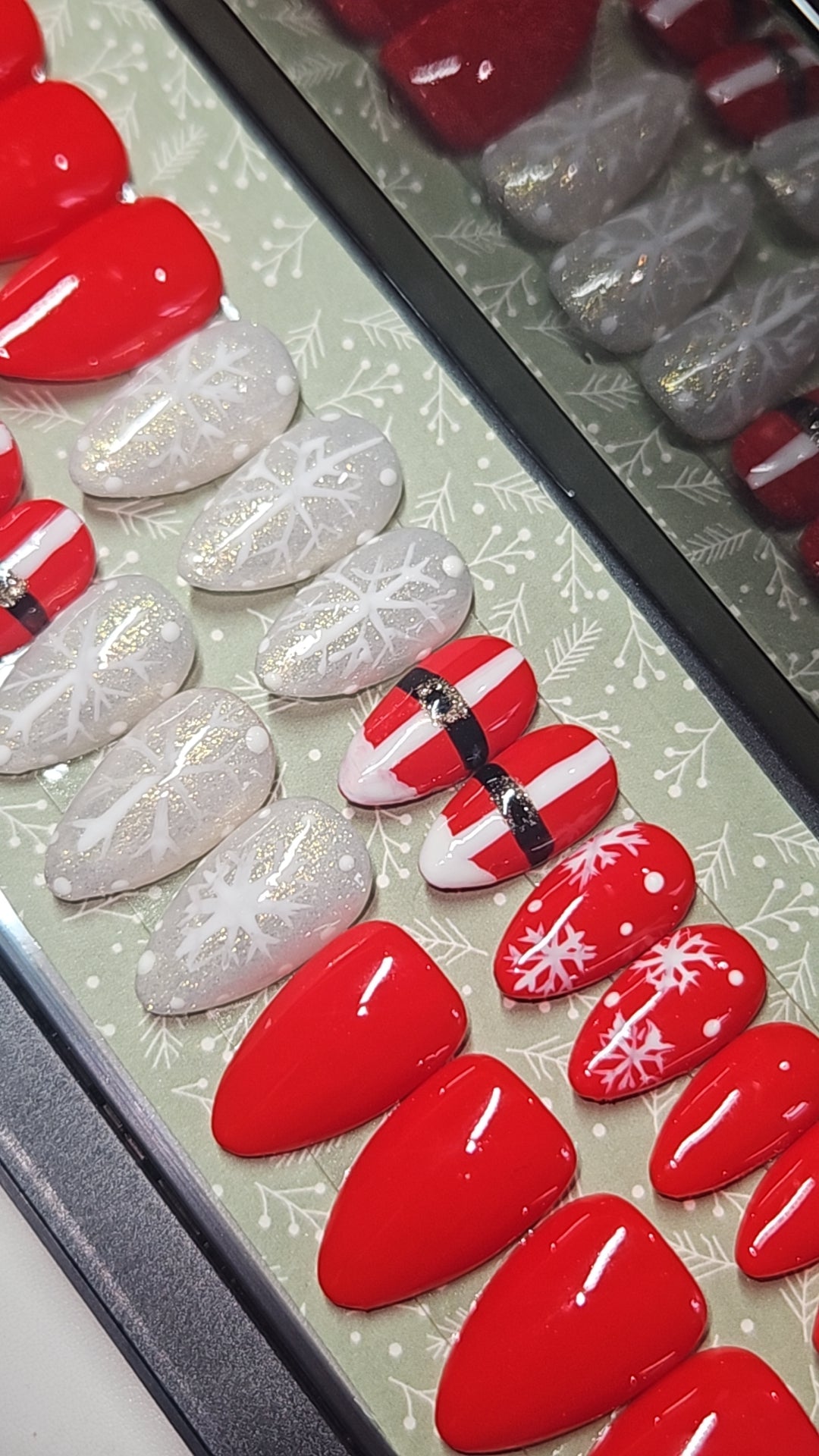 Press-On Nails FesTive  de Noël Pressonnailsdesign