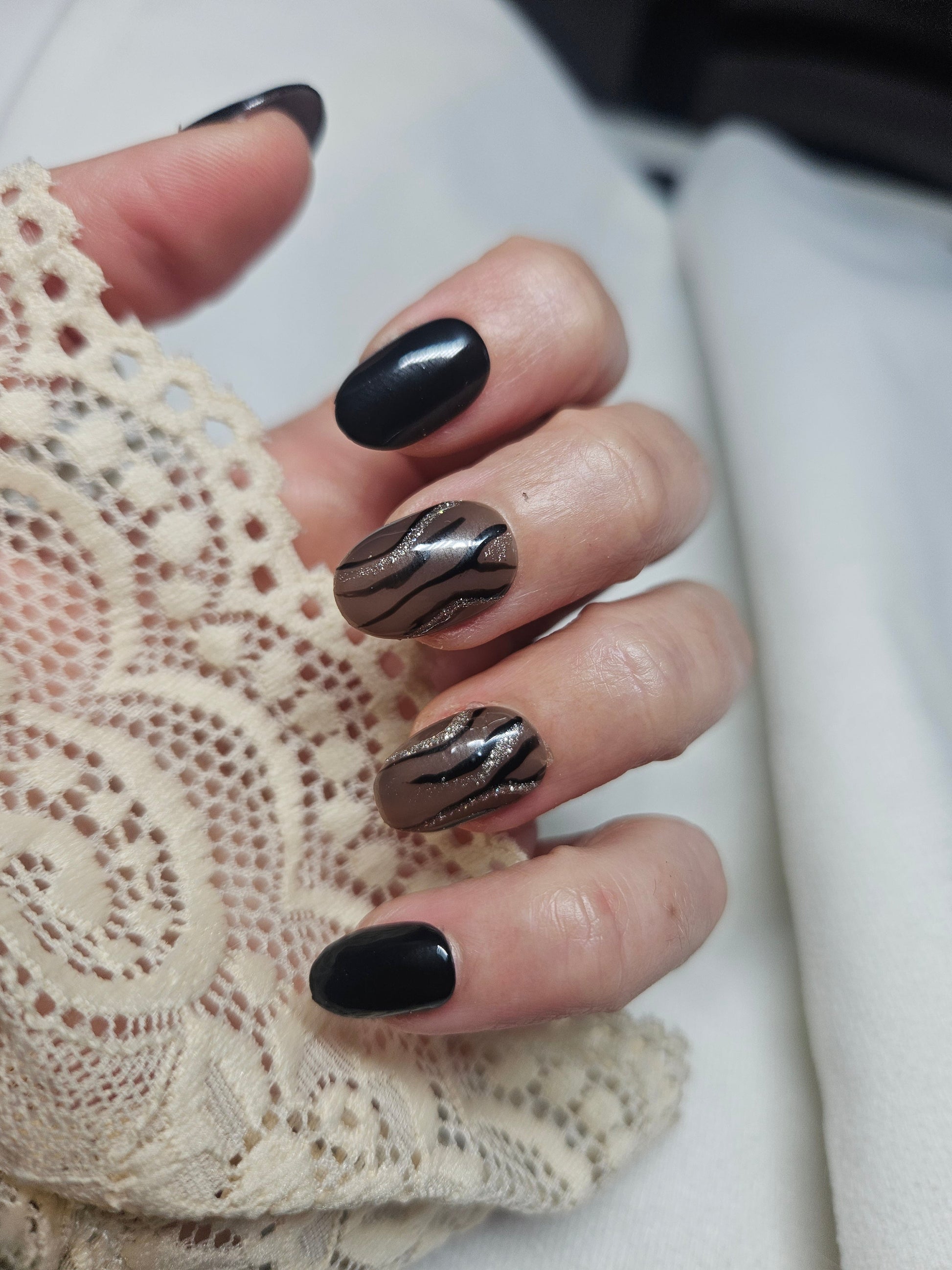 Press-On Nails Luxe Noir Café Pressonnailsdesign