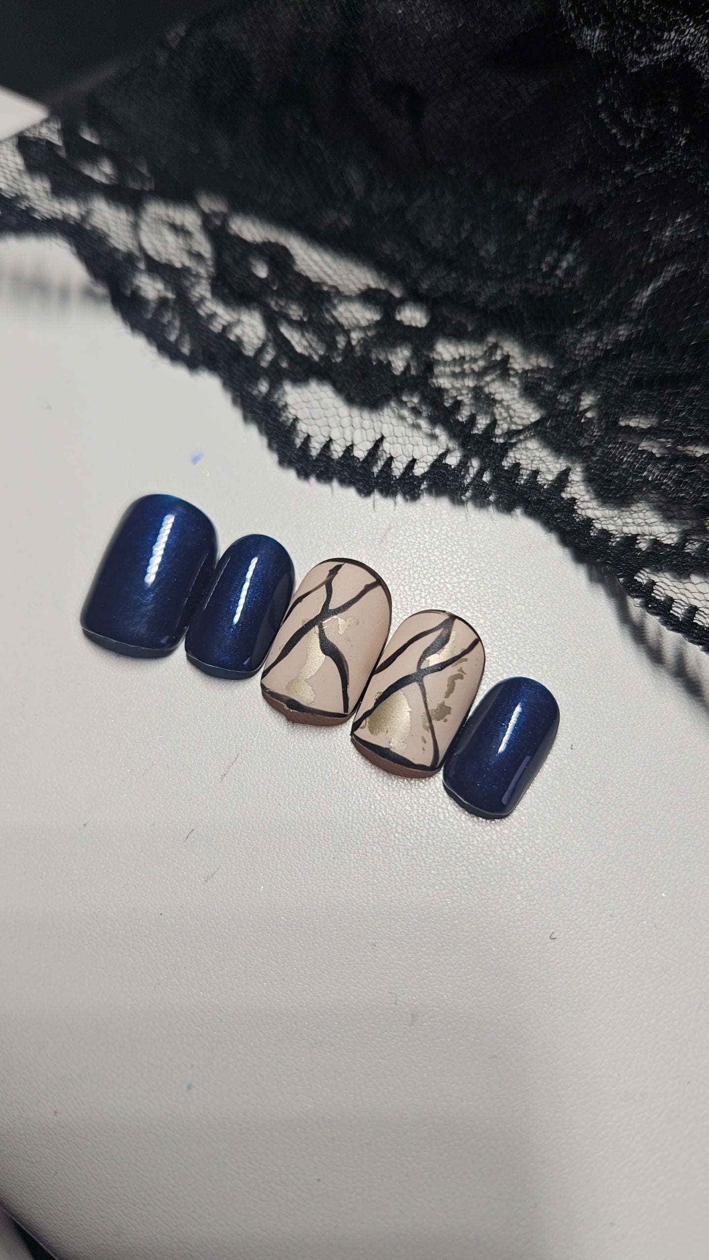 Press-on Nails Élégance Marine Pressonnailsdesign