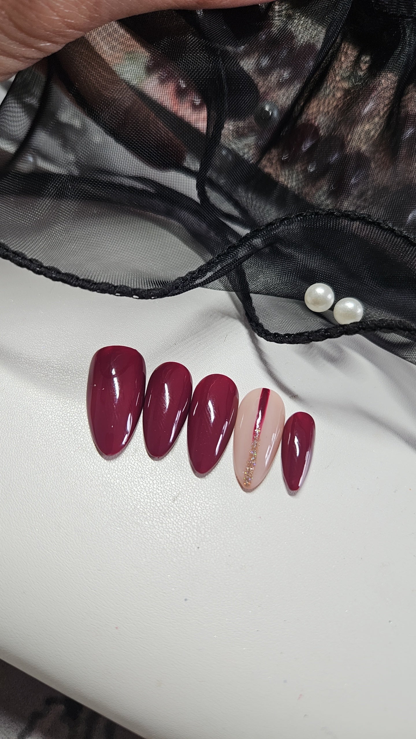 Élégance Cerise Pressonnailsdesign