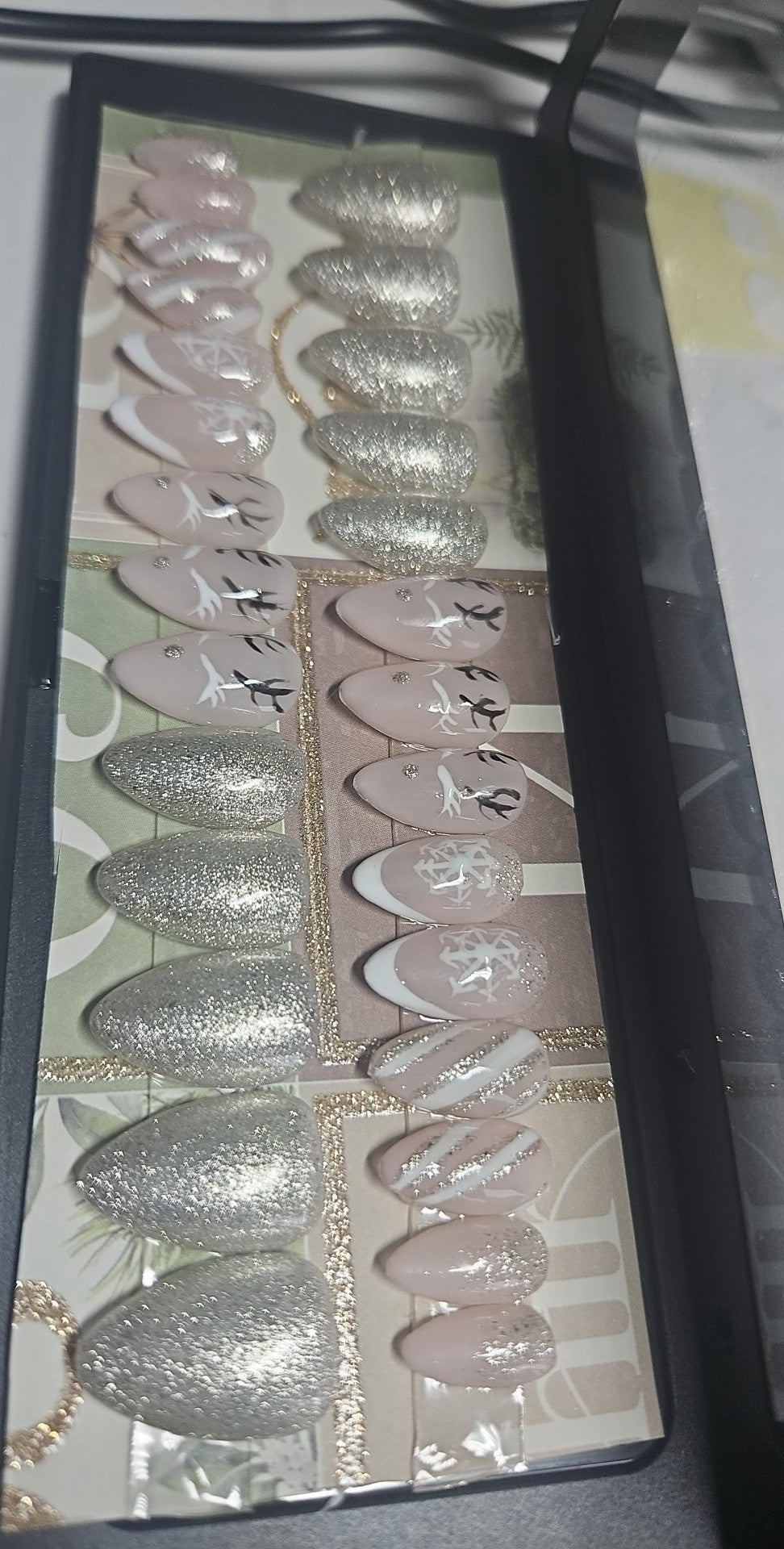 Press-On Nails Rêve d hiver Doré Pressonnailsdesign