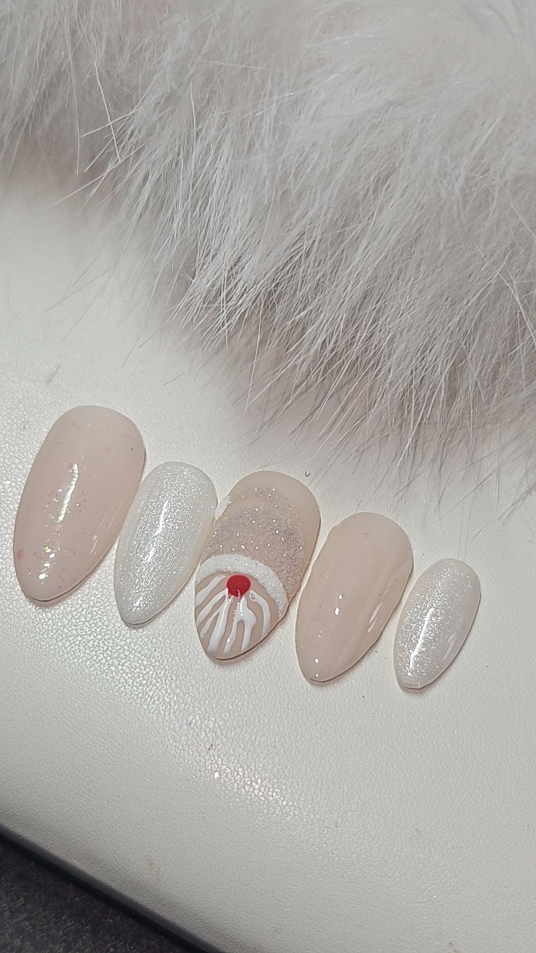 Press-On Nails Gnome sucrée et Neige Pailletée Pressonnailsdesign