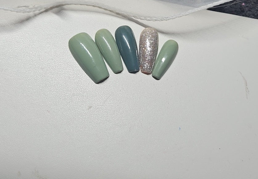 Press-On Nails Sauge Étincelante