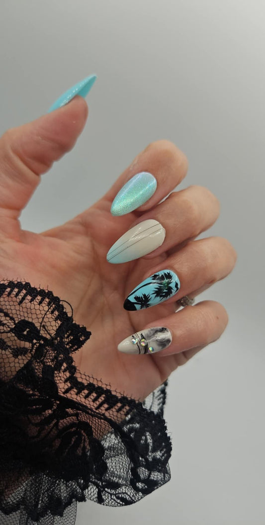 Press-on Nails Sous les Palmiers Pressonnailsdesign